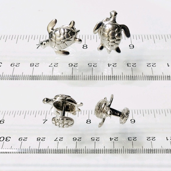 Robin Rotenier Sterling Sea Turtle Cuff Links - Picture 4 of 5